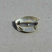 Load image into Gallery viewer, vintage mother of pearl fish pin
